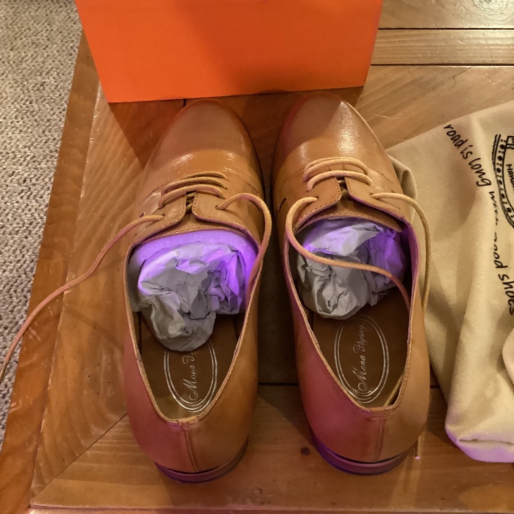 Mona Flying Women’s perforated lace up oxfords